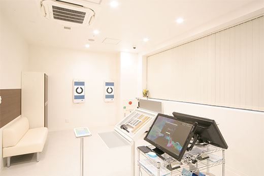 安田眼科の視力検査室